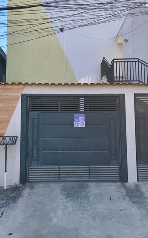 Casa de condomínio à venda com 60m², 2 quartos e 1 vaga Casa de condomínio à venda com 60m², 2 quartos e 1 vagaFachada