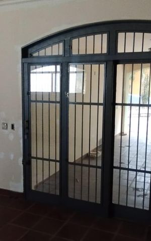 Casa à venda com 1100m², 3 quartos e 2 vagas Casa à venda com 1100m², 3 quartos e 2 vagasSala