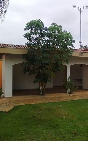 Casa à venda com 1100m², 3 quartos e 2 vagas Casa à venda com 1100m², 3 quartos e 2 vagasÁrea externa