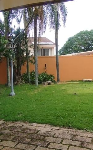 Casa à venda com 1100m², 3 quartos e 2 vagas Casa à venda com 1100m², 3 quartos e 2 vagasÁrea externa