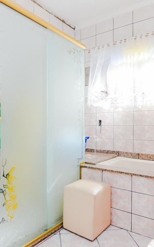 Casa à venda com 250m², 3 quartos e 6 vagasBanheiro da suíte