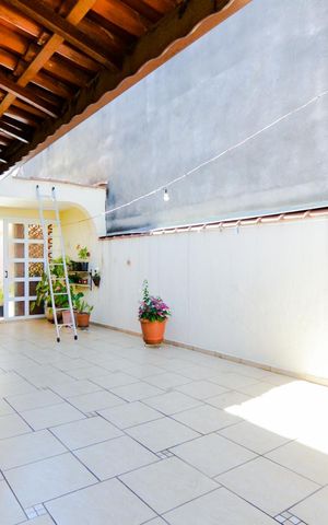 Casa à venda com 250m², 3 quartos e 6 vagasQuintal