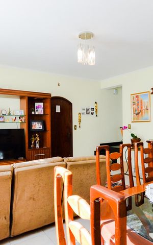 Casa à venda com 250m², 3 quartos e 6 vagasSala