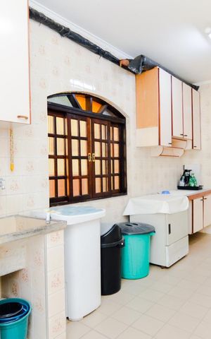 Casa à venda com 250m², 3 quartos e 6 vagasÁrea de Serviço