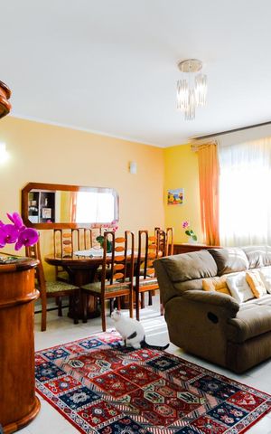 Casa à venda com 250m², 3 quartos e 6 vagasSala