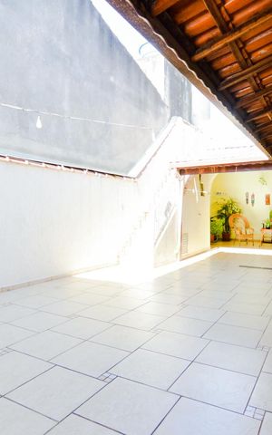 Casa à venda com 250m², 3 quartos e 6 vagasQuintal