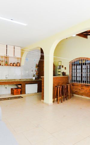 Casa à venda com 250m², 3 quartos e 6 vagasQuintal