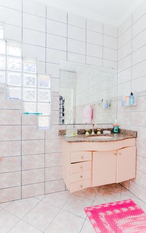 Casa à venda com 250m², 3 quartos e 6 vagasBanheiro da suíte