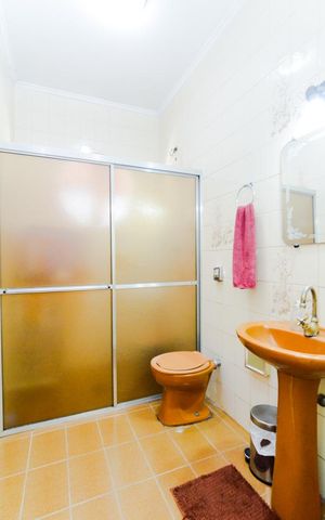 Casa à venda com 250m², 3 quartos e 6 vagasBanheiro Social
