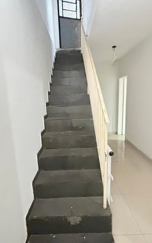 Casa para alugar com 180m², 3 quartos e 1 vagaEscada