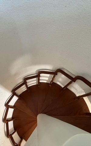 Apartamento à venda com 125m², 2 quartos e 1 vaga Apartamento à venda com 125m², 2 quartos e 1 vagaEscada