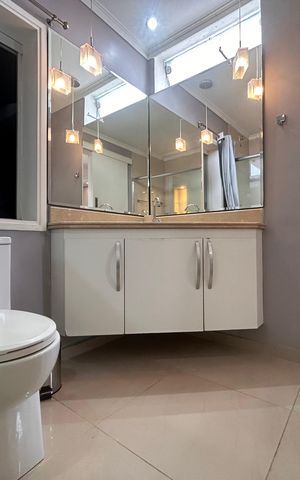 Casa à venda com 165m², 3 quartos e 2 vagasBanheiro da Suíte