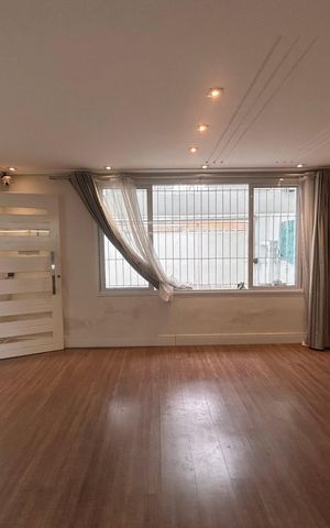 Casa à venda com 165m², 3 quartos e 2 vagasSala de estar 