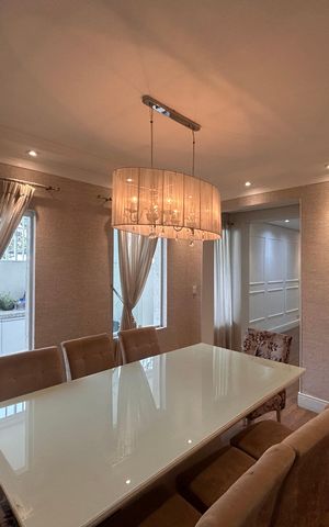 Casa à venda com 165m², 3 quartos e 2 vagasSala de jantar 