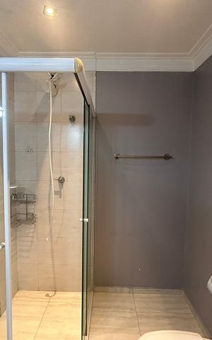 Casa à venda com 165m², 3 quartos e 2 vagasBanheiro social 