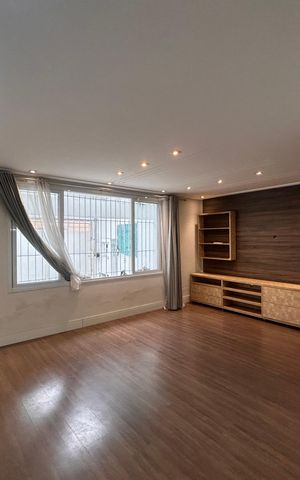 Casa à venda com 165m², 3 quartos e 2 vagasSala de estar 