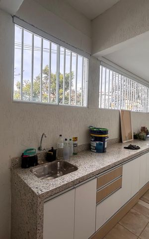 Casa à venda com 165m², 3 quartos e 2 vagasÁrea de Serviço