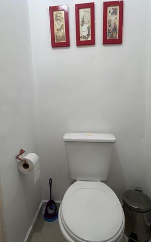 Casa à venda com 165m², 3 quartos e 2 vagasBanheiro de serviço