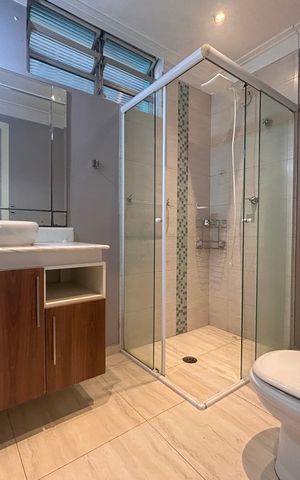 Casa à venda com 165m², 3 quartos e 2 vagasBanheiro social 