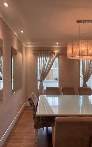 Casa à venda com 165m², 3 quartos e 2 vagasSala de jantar 