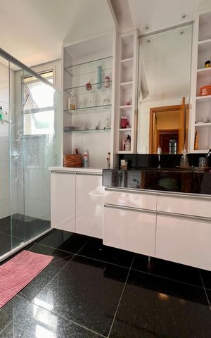 Apartamento à venda com 293m², 4 quartos e 3 vagasBanheiro da Suíte 2