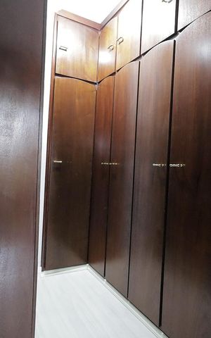 Casa à venda com 160m², 3 quartos e 2 vagas Casa à venda com 160m², 3 quartos e 2 vagasCloset