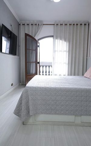 Casa à venda com 160m², 3 quartos e 2 vagas Casa à venda com 160m², 3 quartos e 2 vagasQuarto Suíte
