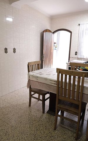 Casa à venda com 160m², 3 quartos e 2 vagas Casa à venda com 160m², 3 quartos e 2 vagasCozinha