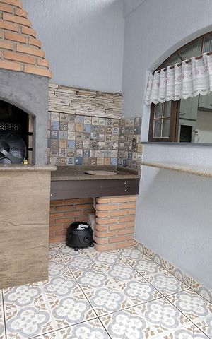 Casa à venda com 160m², 3 quartos e 2 vagas Casa à venda com 160m², 3 quartos e 2 vagasQuintal e Churrasqueira