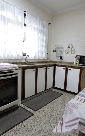Casa à venda com 160m², 3 quartos e 2 vagas Casa à venda com 160m², 3 quartos e 2 vagasCozinha