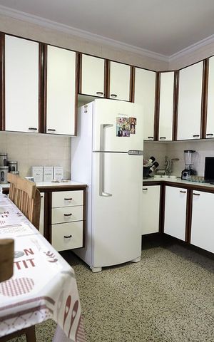 Casa à venda com 160m², 3 quartos e 2 vagas Casa à venda com 160m², 3 quartos e 2 vagasCozinha