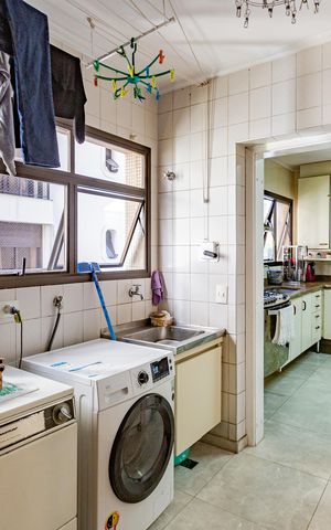 Apartamento à venda com 217m², 4 quartos e 3 vagas Apartamento à venda com 217m², 4 quartos e 3 vagasÁrea de Serviço