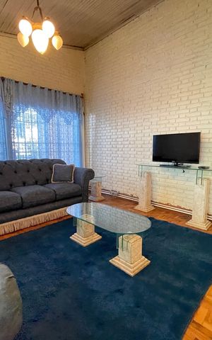 Casa para alugar com 236m², 4 quartos e 6 vagasSala