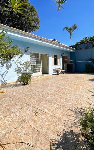Casa para alugar com 236m², 4 quartos e 6 vagasQuintal