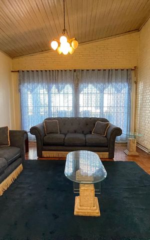 Casa para alugar com 236m², 4 quartos e 6 vagasSala