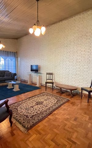Casa para alugar com 236m², 4 quartos e 6 vagasSala