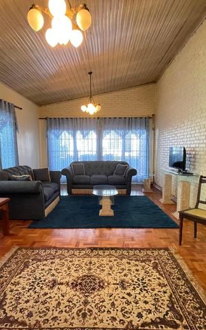 Casa para alugar com 236m², 4 quartos e 6 vagasSala