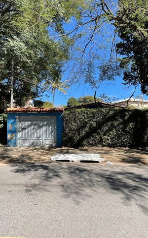Casa para alugar com 236m², 4 quartos e 6 vagasFachada