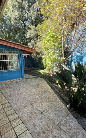 Casa para alugar com 236m², 4 quartos e 6 vagasQuintal