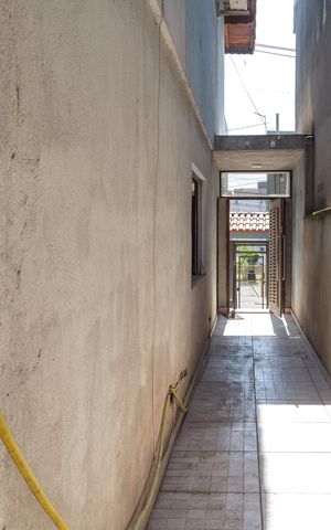 Casa para alugar com 220m², 3 quartos e 5 vagasCorredo externo