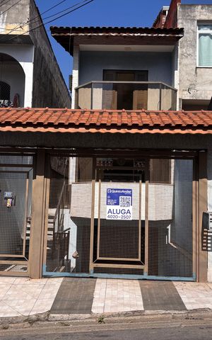 Casa para alugar com 220m², 3 quartos e 5 vagas Casa para alugar com 220m², 3 quartos e 5 vagasFachada