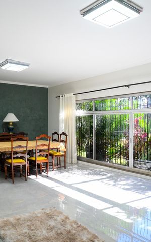 Casa para alugar com 350m², 4 quartos e 12 vagas Casa para alugar com 350m², 4 quartos e 12 vagasSala