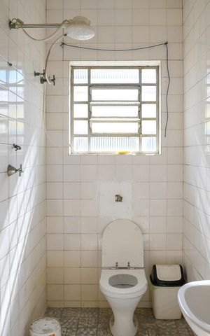 Casa para alugar com 350m², 4 quartos e 12 vagas Casa para alugar com 350m², 4 quartos e 12 vagasBanheiro de Serviço