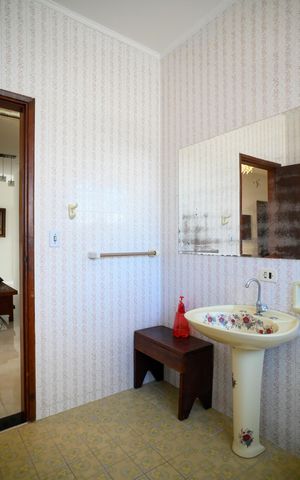 Casa para alugar com 350m², 4 quartos e 12 vagas Casa para alugar com 350m², 4 quartos e 12 vagasBanheiro Social