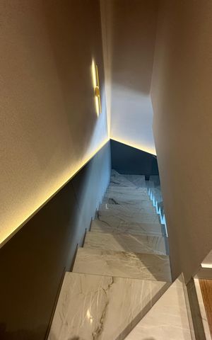 Apartamento para alugar com 75m², 2 quartos e 2 vagas Apartamento para alugar com 75m², 2 quartos e 2 vagasEscada