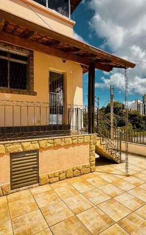 Casa para alugar com 90m², 4 quartos e 1 vaga Casa para alugar com 90m², 4 quartos e 1 vagaFachada