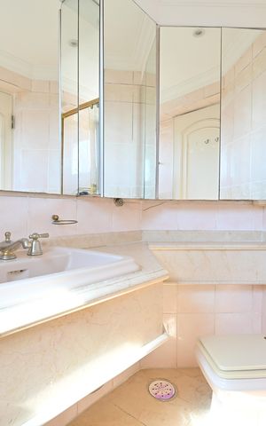 Apartamento para alugar com 200m², 2 quartos e 3 vagasBanheiro da Suíte 1