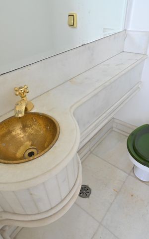 Apartamento para alugar com 200m², 2 quartos e 3 vagasLavabo