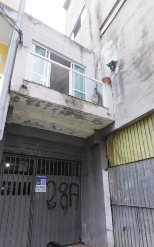 Casa para alugar com 100m², 2 quartos e 2 vagasFachada