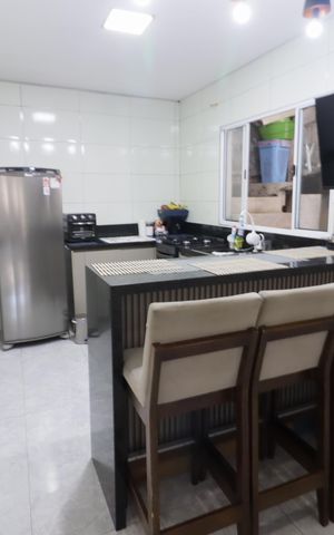 Casa para alugar com 100m², 2 quartos e 2 vagasCozinha